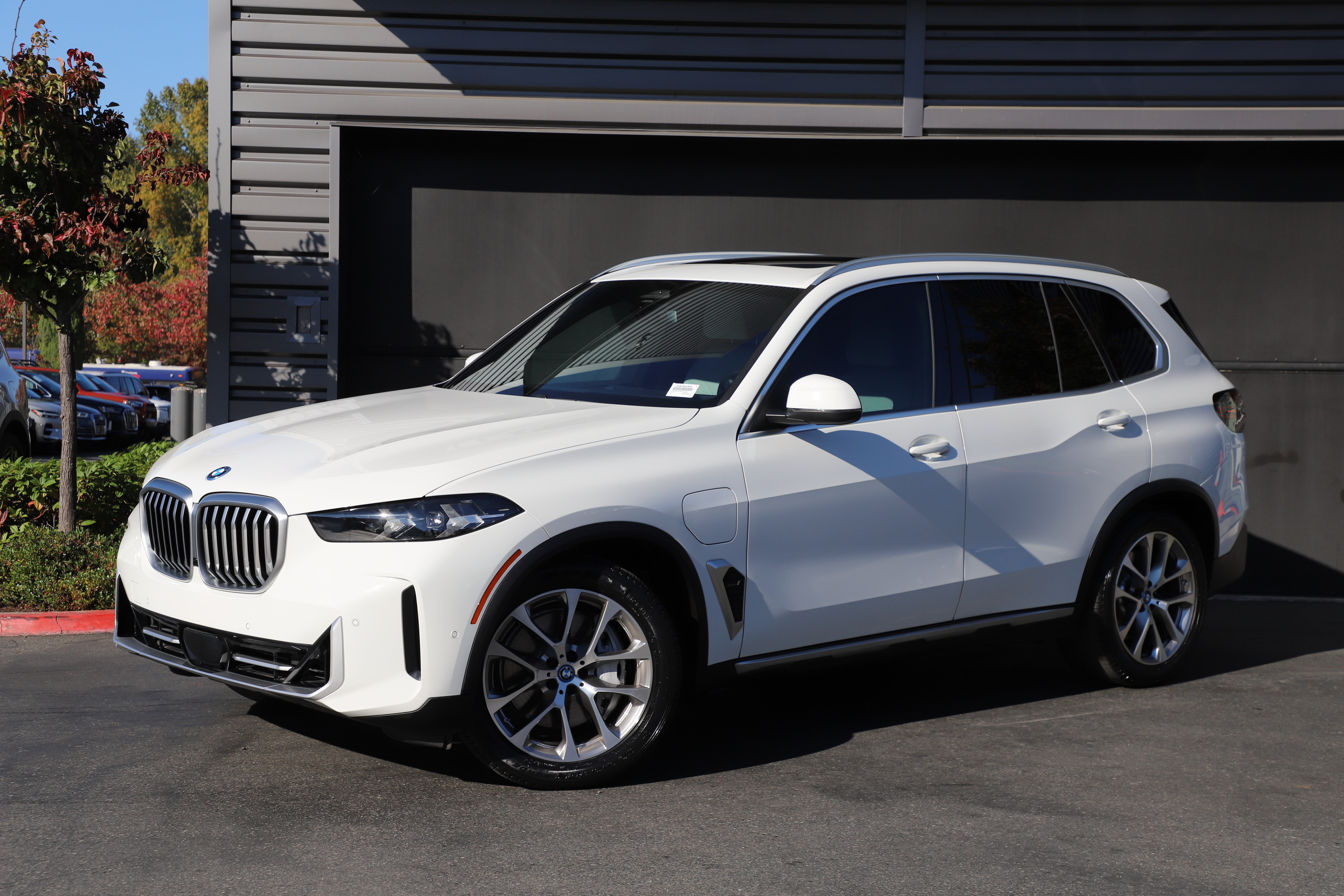 Used 2024 BMW X5 xDrive50e w/ Climate Comfort Package AWD/4WD image 1