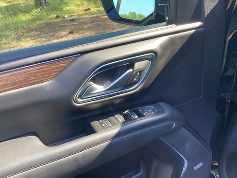 Used 2022 Chevrolet Suburban High Country image 12