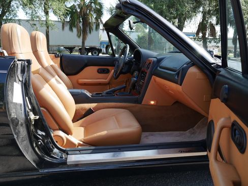 Used 1997 MAZDA MX-5 Miata RWD image 55