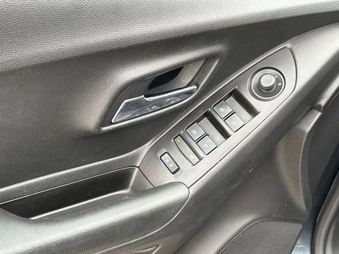 Used 2021 Chevrolet Trax LT image 22