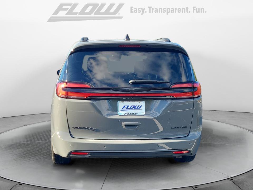 Used 2025 Chrysler Pacifica Limited FWD image 8