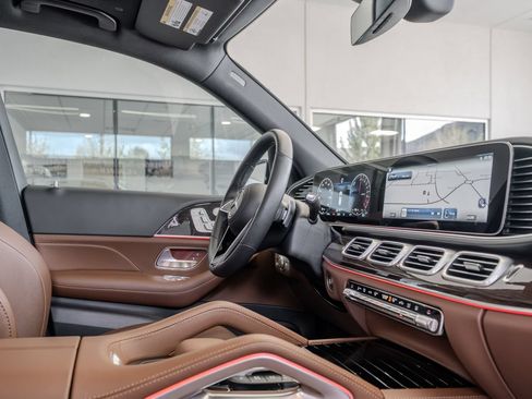 Used 2025 Mercedes-Benz GLE 450e 4MATIC image 18