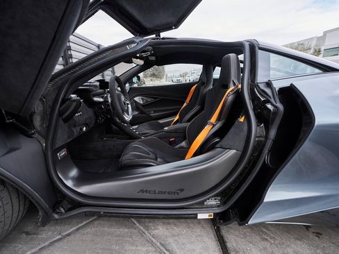 Used 2024 McLaren 750S image 32