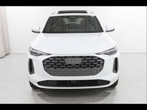 Used 2025 Audi Q5 Premium Plus AWD/4WD image 2