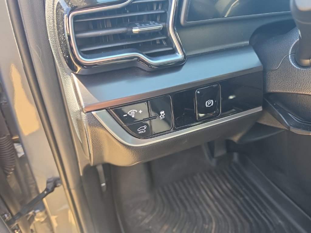 Used 2025 Kia Sportage EX w/ Premium Package FWD image 30