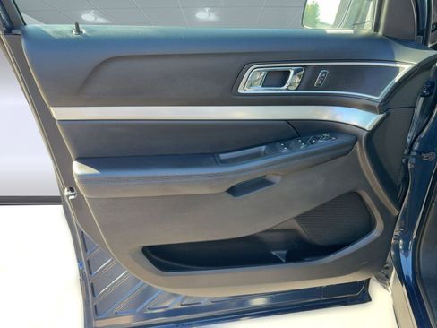 Used 2017 Ford Explorer XLT w/ Equipment Group 202A image 21