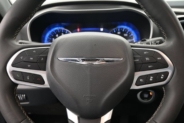 Used 2025 Chrysler Pacifica Select FWD image 30