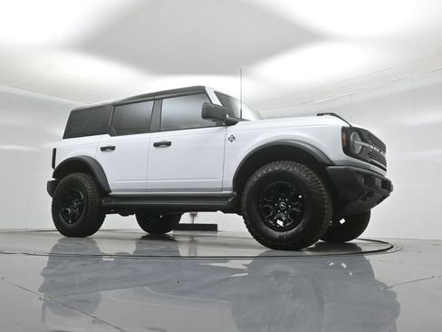 New 2026 Ford Bronco Outer Banks w/ Sasquatch Package AWD/4WD image 3
