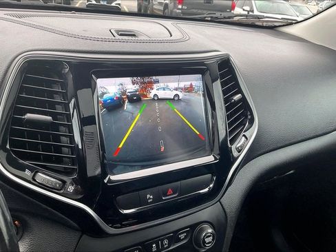 Used 2019 Jeep Cherokee Limited image 22