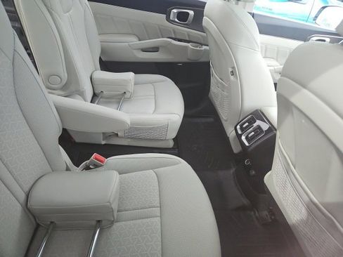 Certified 2022 Kia Sorento SX Prestige w/ Panoramic Sunroof Package image 7