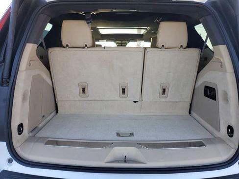 Used 2022 Cadillac Escalade Premium Luxury image 31