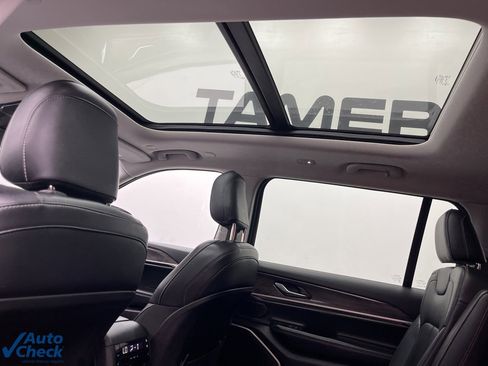 Used 2022 Jeep Grand Cherokee L Limited w/ Black Appearance Package image 18