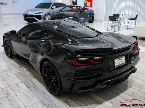 Used 2025 Chevrolet Corvette Z06 RWD image 17