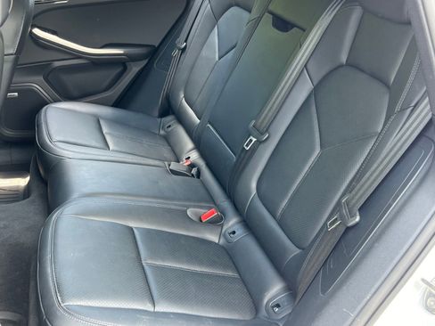 Certified 2025 Porsche Macan AWD/4WD image 15
