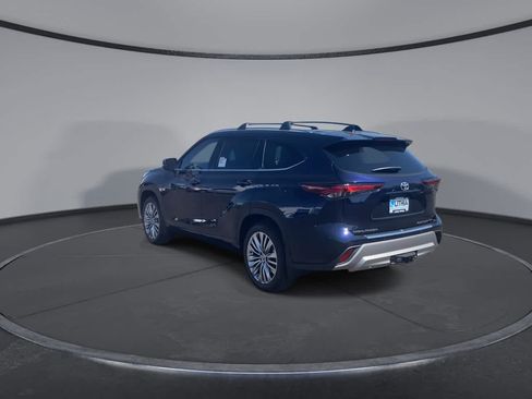 New 2026 Toyota Highlander Platinum AWD/4WD image 8