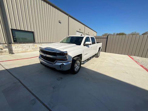 Used 2018 Chevrolet Silverado 1500 LT w/ All Star Edition RWD image 4