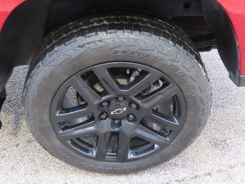 Used 2024 Chevrolet Colorado Z71 w/ Z71 Convenience Package 2 image 17