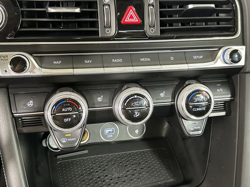 Used 2022 Genesis G70 2.0T w/ Prestige Package image 25