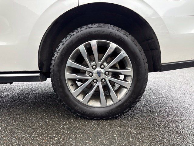 Used 2018 Ford Expedition Limited w/ Equipment Group 301A AWD/4WD image 16