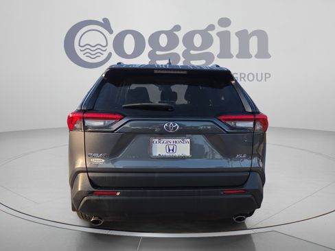 Used 2022 Toyota RAV4 XLE FWD image 4