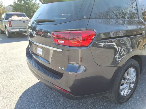 Used 2021 Kia Sedona LX image 14