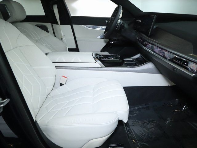 Used 2026 BMW 740i xDrive AWD/4WD image 39