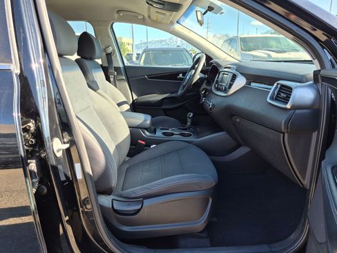 Used 2018 Kia Sorento LX AWD/4WD image 29