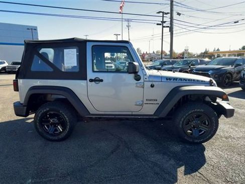 Used 2017 Jeep Wrangler Sport w/ Connectivity Group image 9