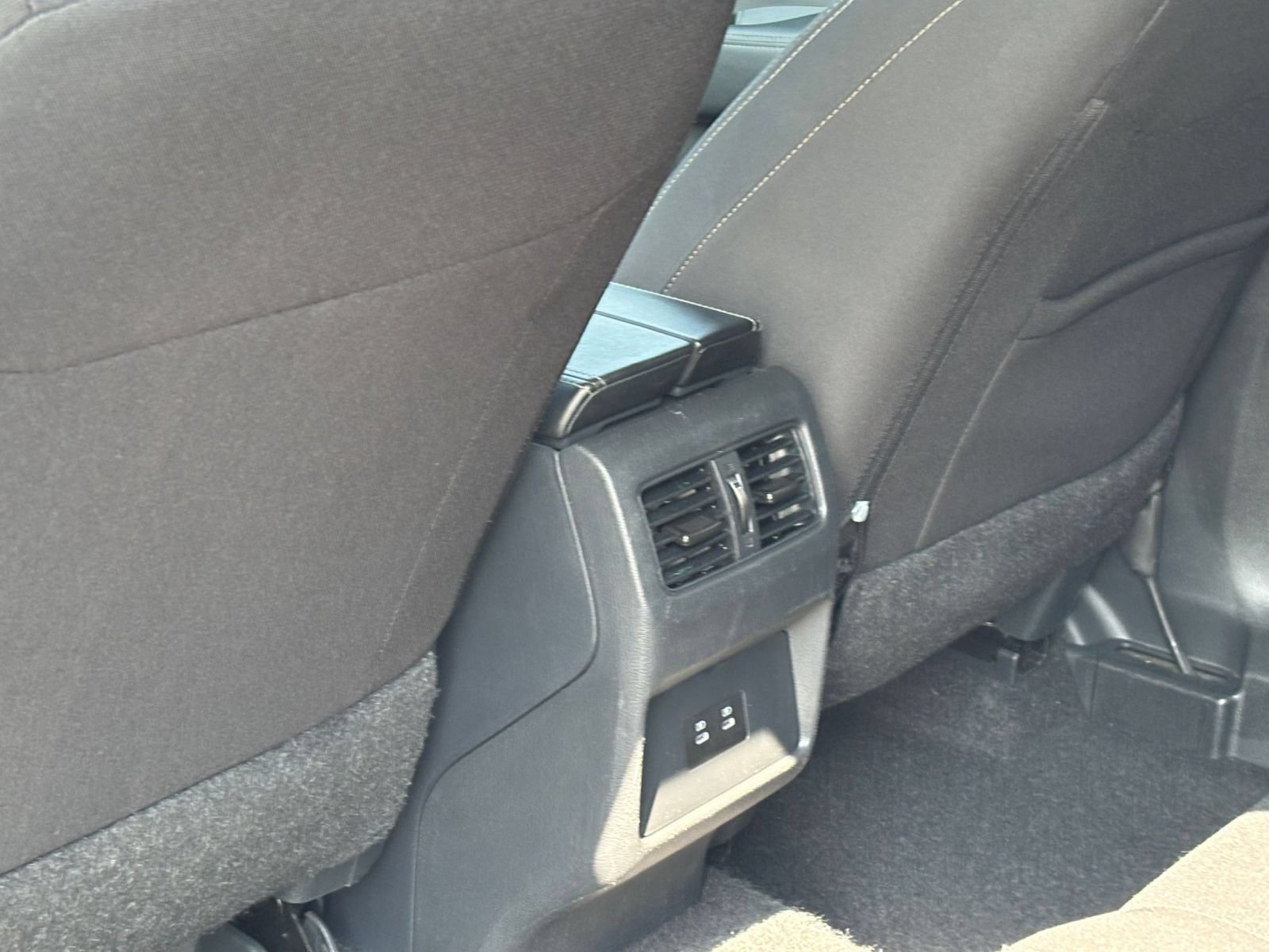 Used 2025 Nissan Rogue SV FWD image 24