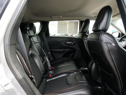 Used 2019 Jeep Cherokee Trailhawk w/ Cold Weather Group AWD/4WD image 28