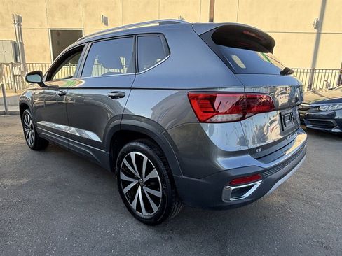 Used 2024 Volkswagen Taos SE FWD image 4