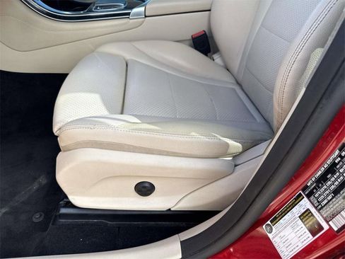 Used 2020 Mercedes-Benz GLC 300 w/ Multimedia Package image 17