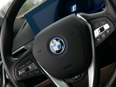 Used 2023 BMW i4 eDrive35 w/ Premium Package RWD image 21