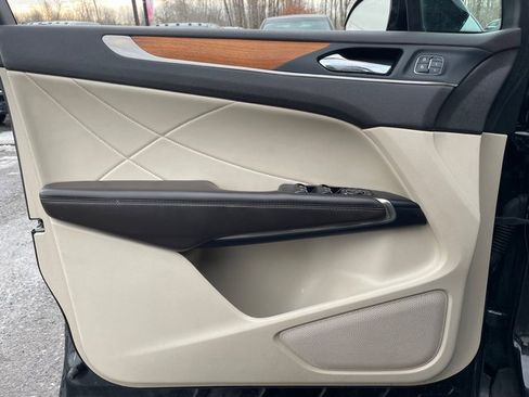 Used 2017 Lincoln MKC Select w/ Select Plus Package image 8