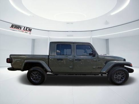 New 2026 Jeep Gladiator Sport AWD/4WD image 2