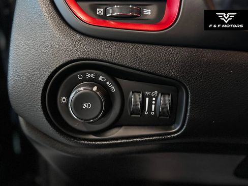 Used 2018 Jeep Renegade Trailhawk w/ Safety & Security Group AWD/4WD image 19