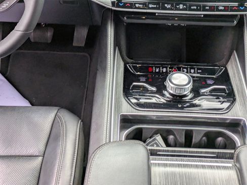 Used 2024 Jeep Wagoneer L Series III w/ Flexible Seating Group image 20