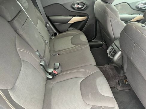 Used 2017 Jeep Cherokee Latitude w/ Trailer Tow Group AWD/4WD image 18