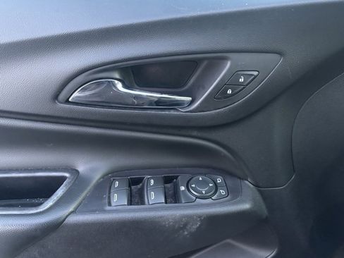 Used 2018 Chevrolet Equinox LT image 11