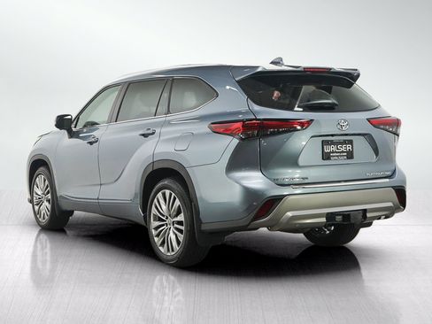 Used 2023 Toyota Highlander Platinum AWD/4WD image 3