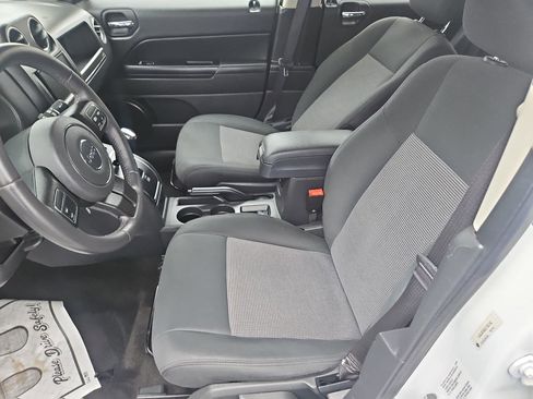 Used 2014 Jeep Patriot Latitude AWD/4WD image 11