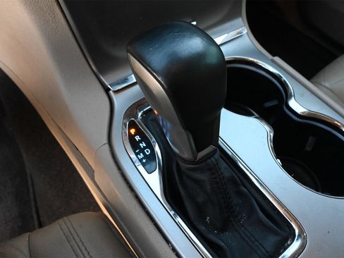 Used 2018 Jeep Grand Cherokee Limited image 13