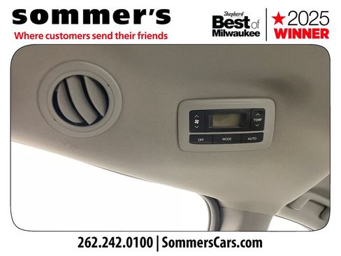 Used 2015 Toyota Sienna LE FWD image 31