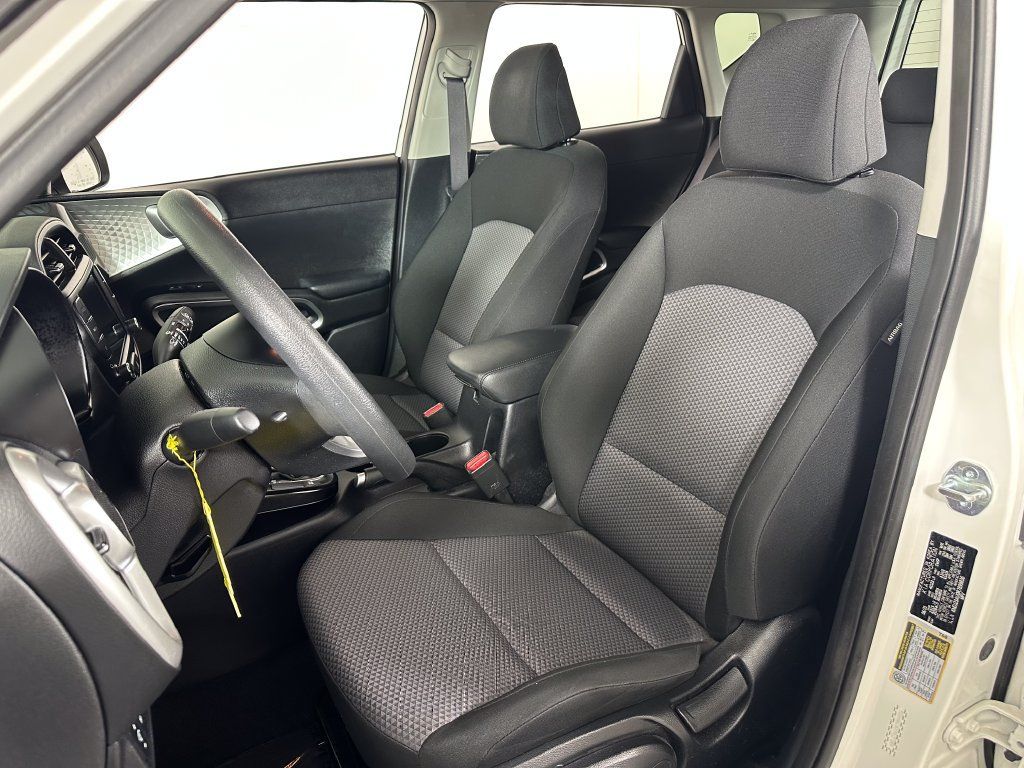 Used 2024 Kia Soul LX FWD image 13