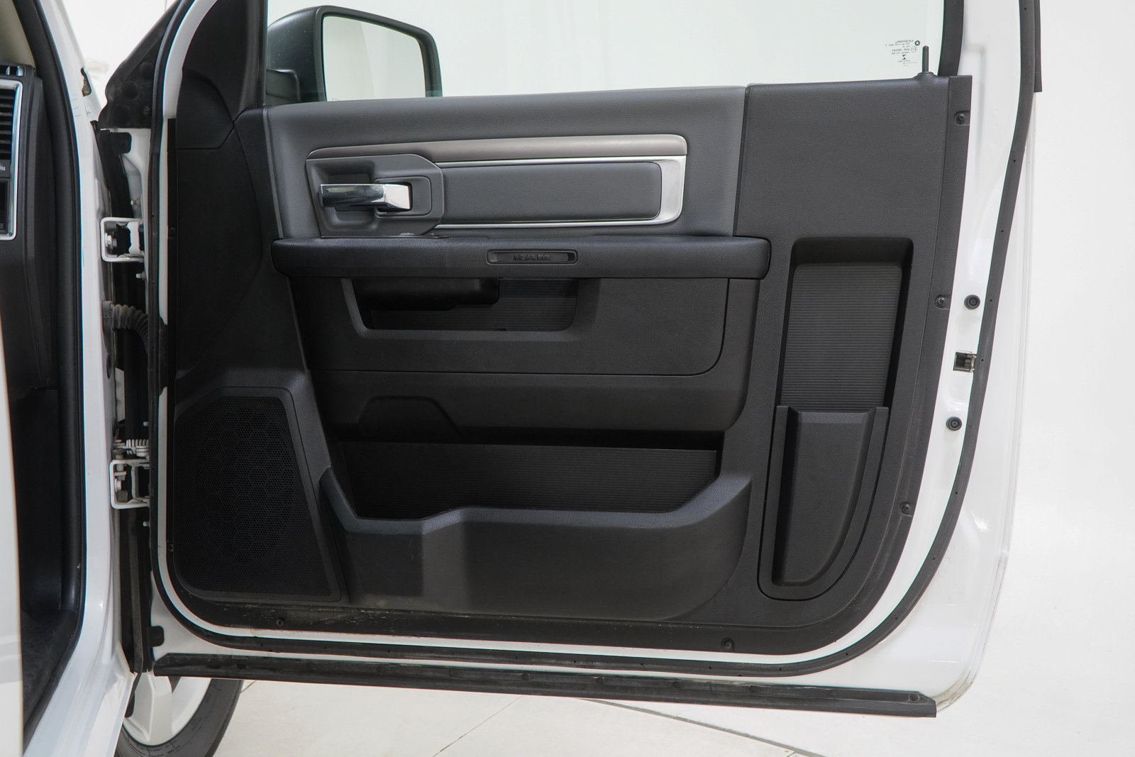 Used 2022 RAM 1500 Classic SLT AWD/4WD image 37