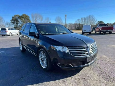 Used 2019 Lincoln MKT Reserve Sport Utility 4D image 5