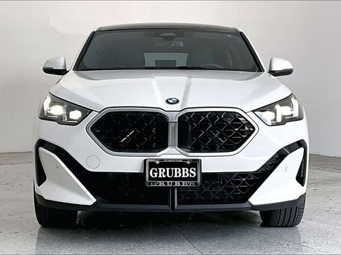 Used 2025 BMW X2 xDrive28i AWD/4WD image 3
