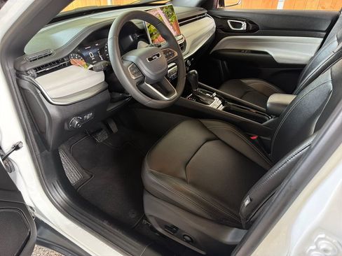 Used 2025 Jeep Compass Limited AWD/4WD image 2