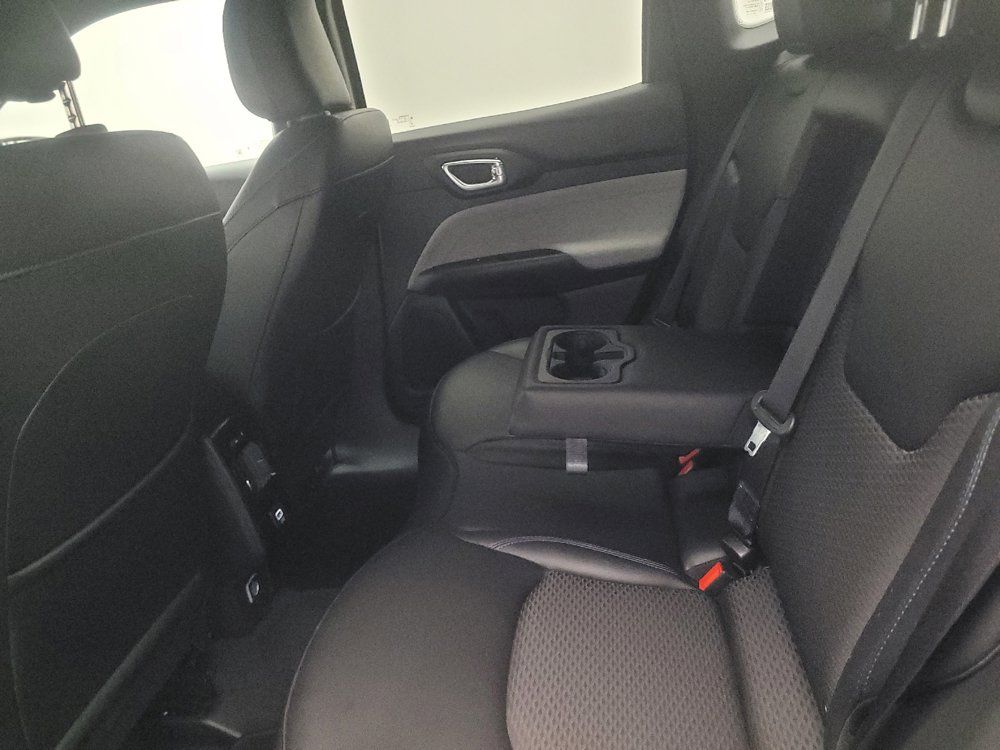 Used 2024 Jeep Compass Latitude AWD/4WD image 18