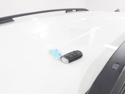 Used 2018 Jeep Renegade Latitude FWD image 10